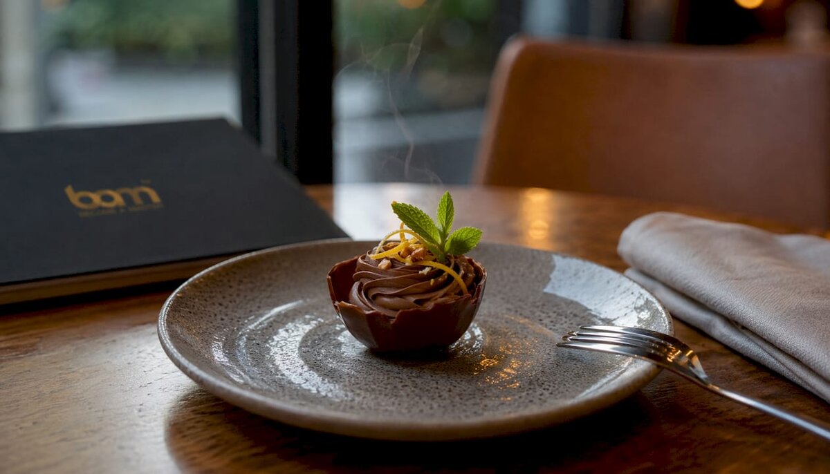 Nahaufnahme eines Desserts, die dessen Textur und Aroma zeigt