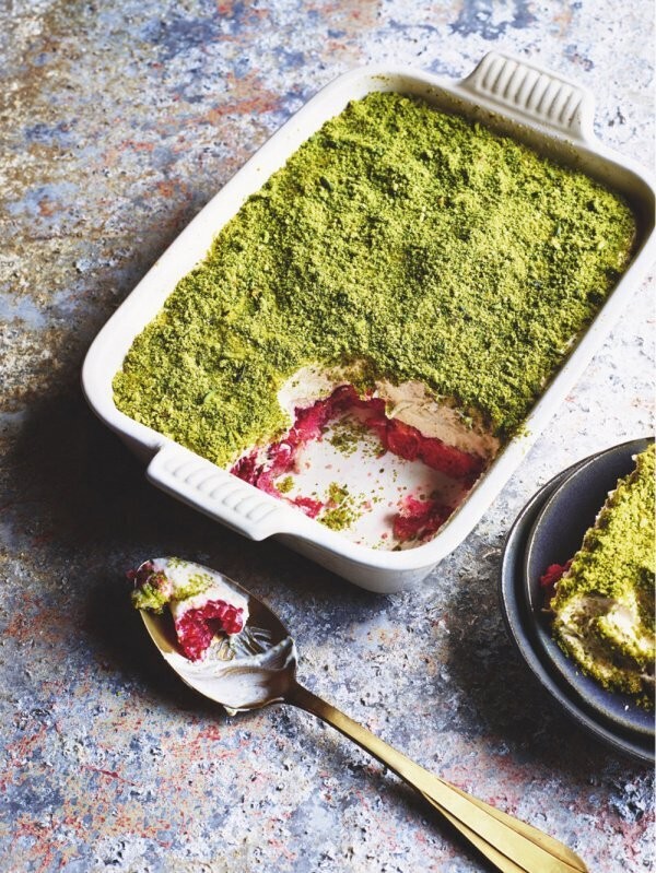 tiramisu mit weißer schokolade himbeeren und pistazien