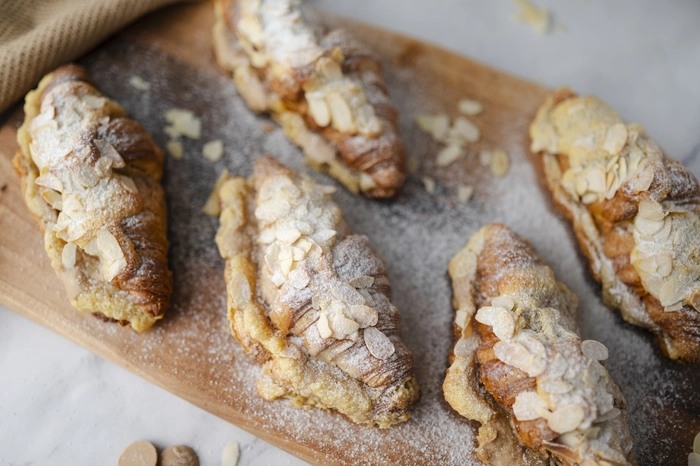 mandelhörnchen mit bam-nougat-schokolade (double-baked)